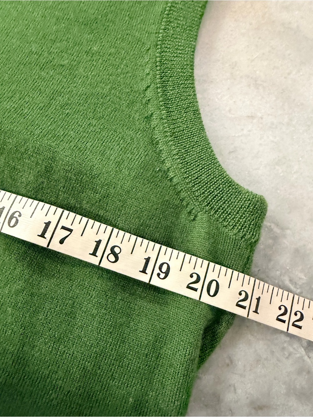 J.Crew Size M Green V-Neck Sweater Vest Soft 100% Merino Wool Preppy Classic - Picture 5 of 8